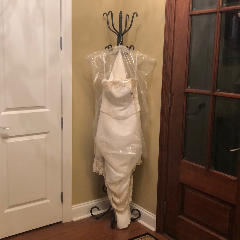 Moda Bella Ivory Wedding Dress